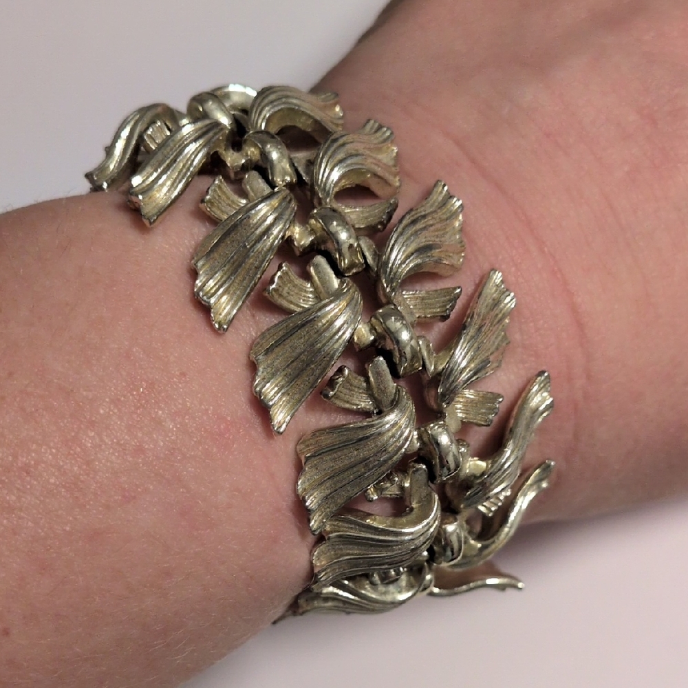 Vintage Lisner Silver Tone Leaf Link Bracelet Mid Century Signed‎